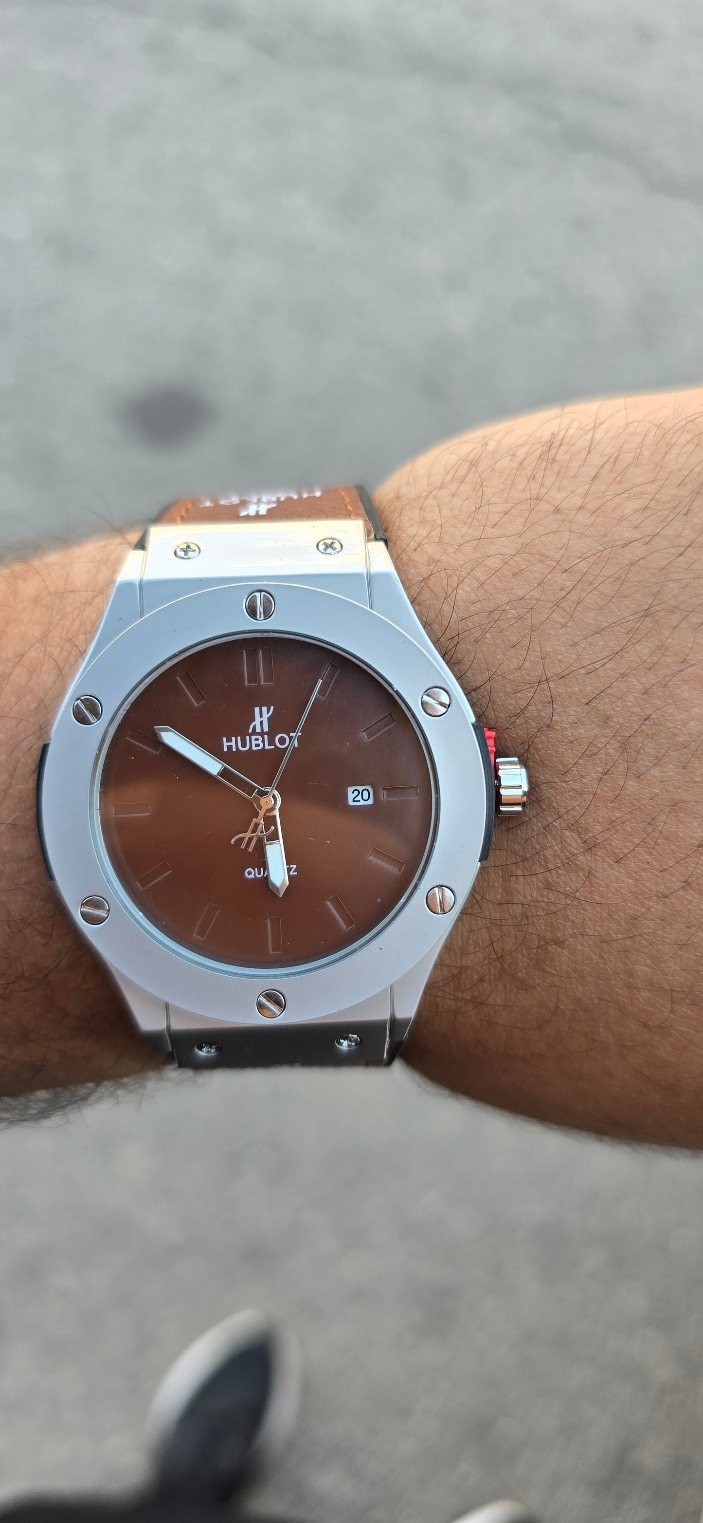 Montre HB cuire