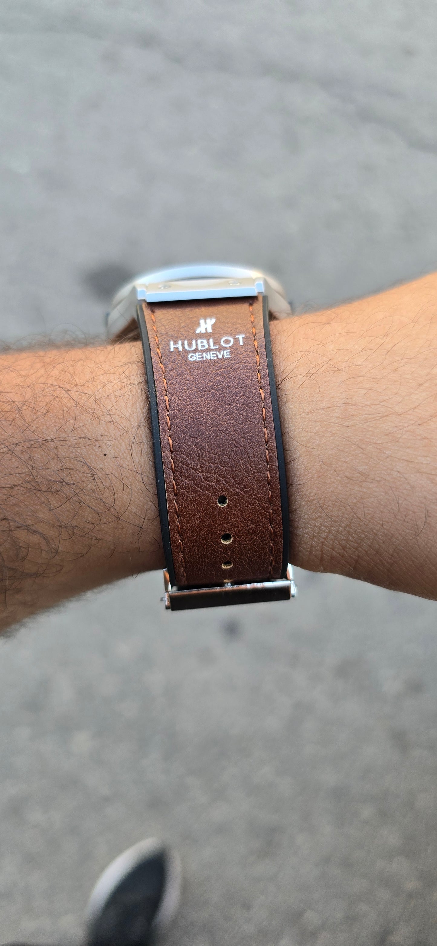 Montre HB cuire